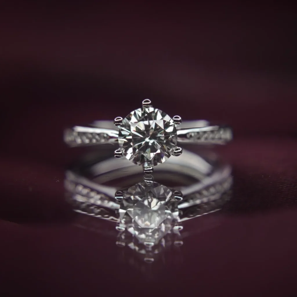 Twisted Aura, Moissanite diamond Rings