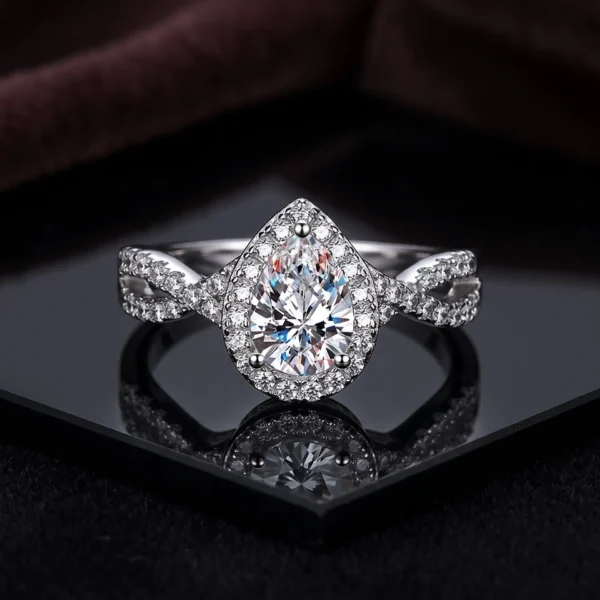 Luxury Pear, Moissanite diamond Rings