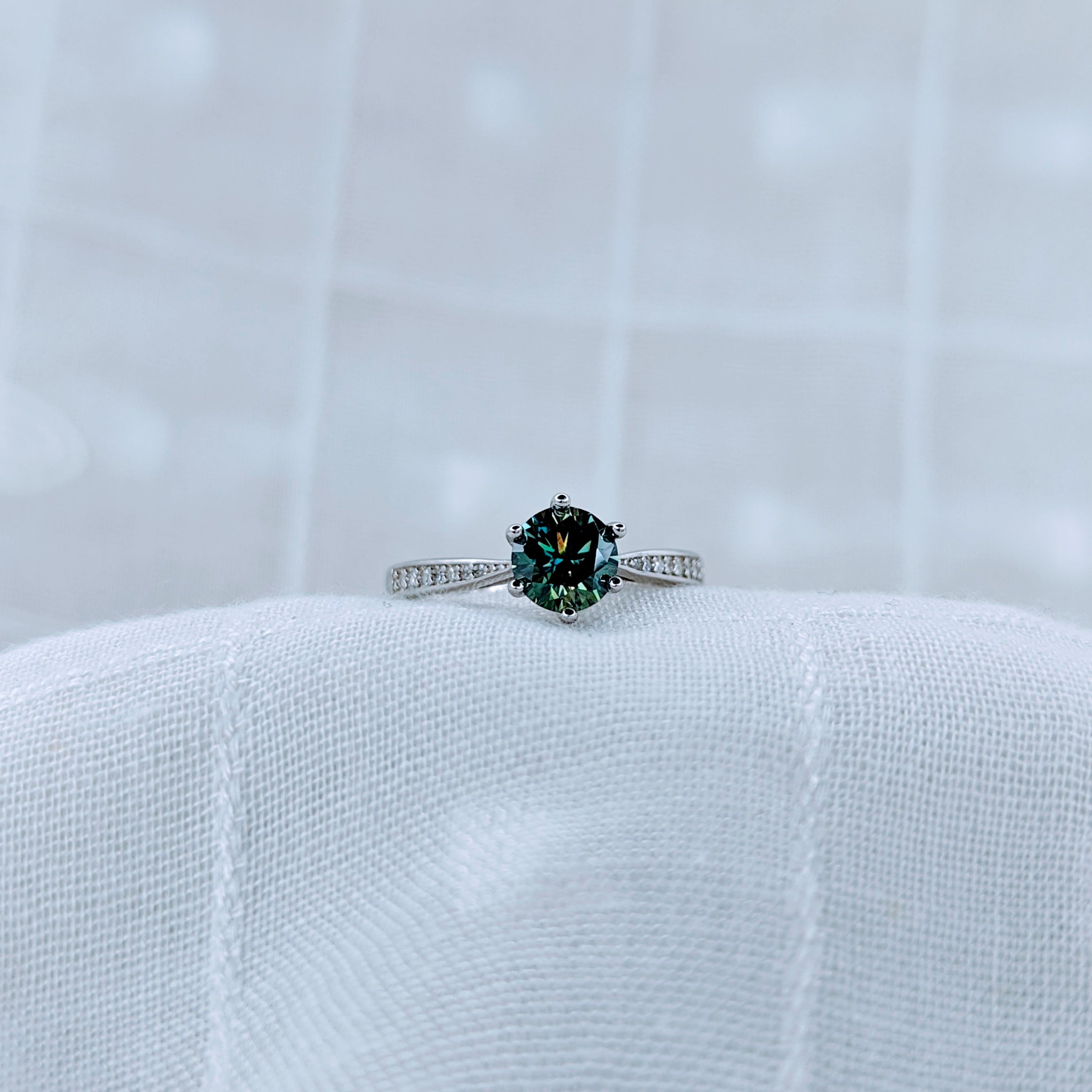 Twist Aura Blue, Moissanite diamond Ring - MSJ012B