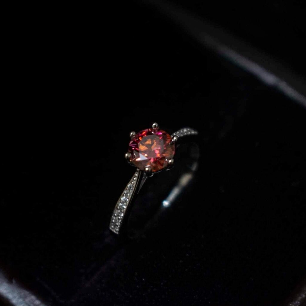 Twist Aura Red, Moissanite diamond Rings