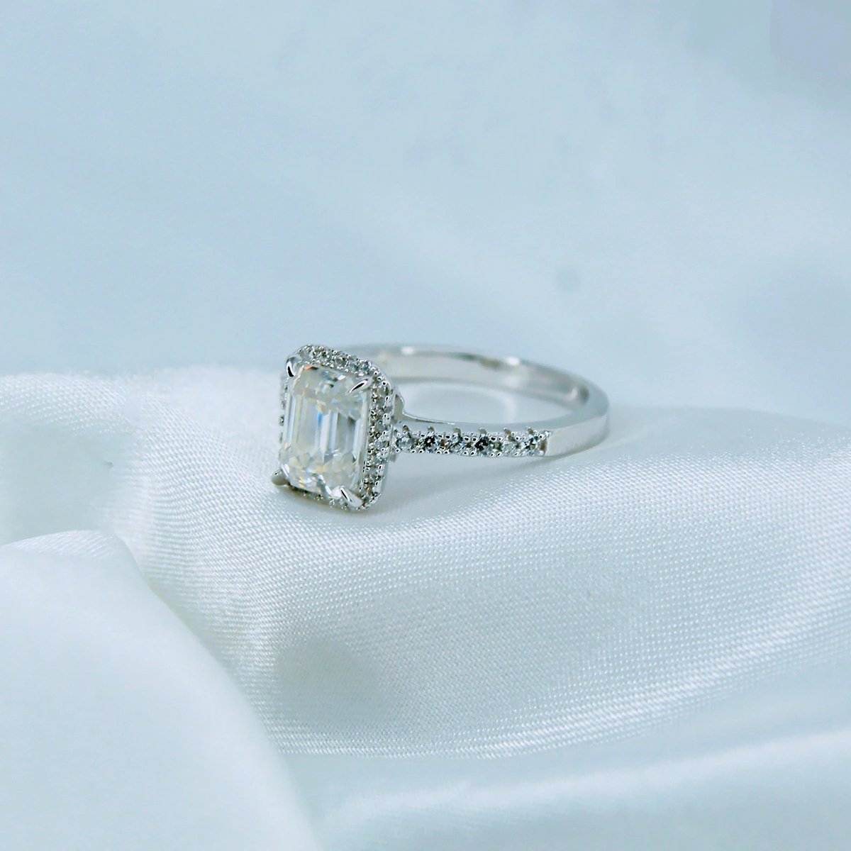 2 CT Emerald Cut, Moissanite diamond Rings - MSJ017