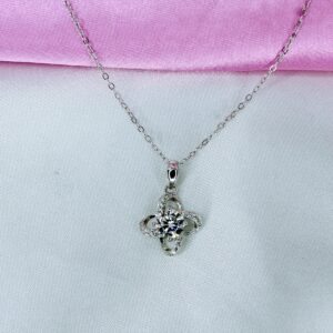 Clover, Moissanite diamond Pendant