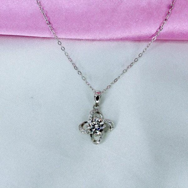 Clover, Moissanite diamond Pendant- MSX009