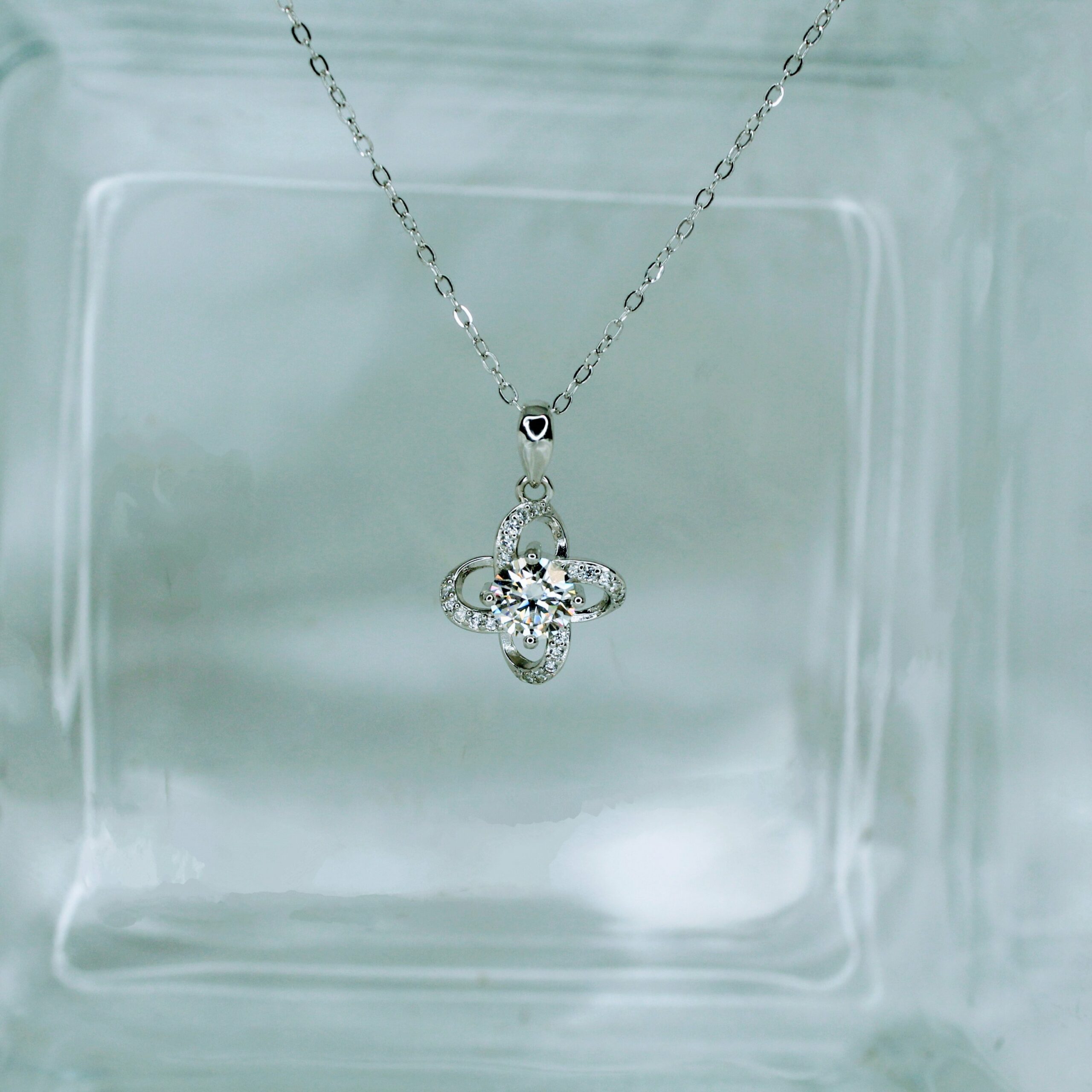 Clover, Moissanite diamond Pendant- MSX009