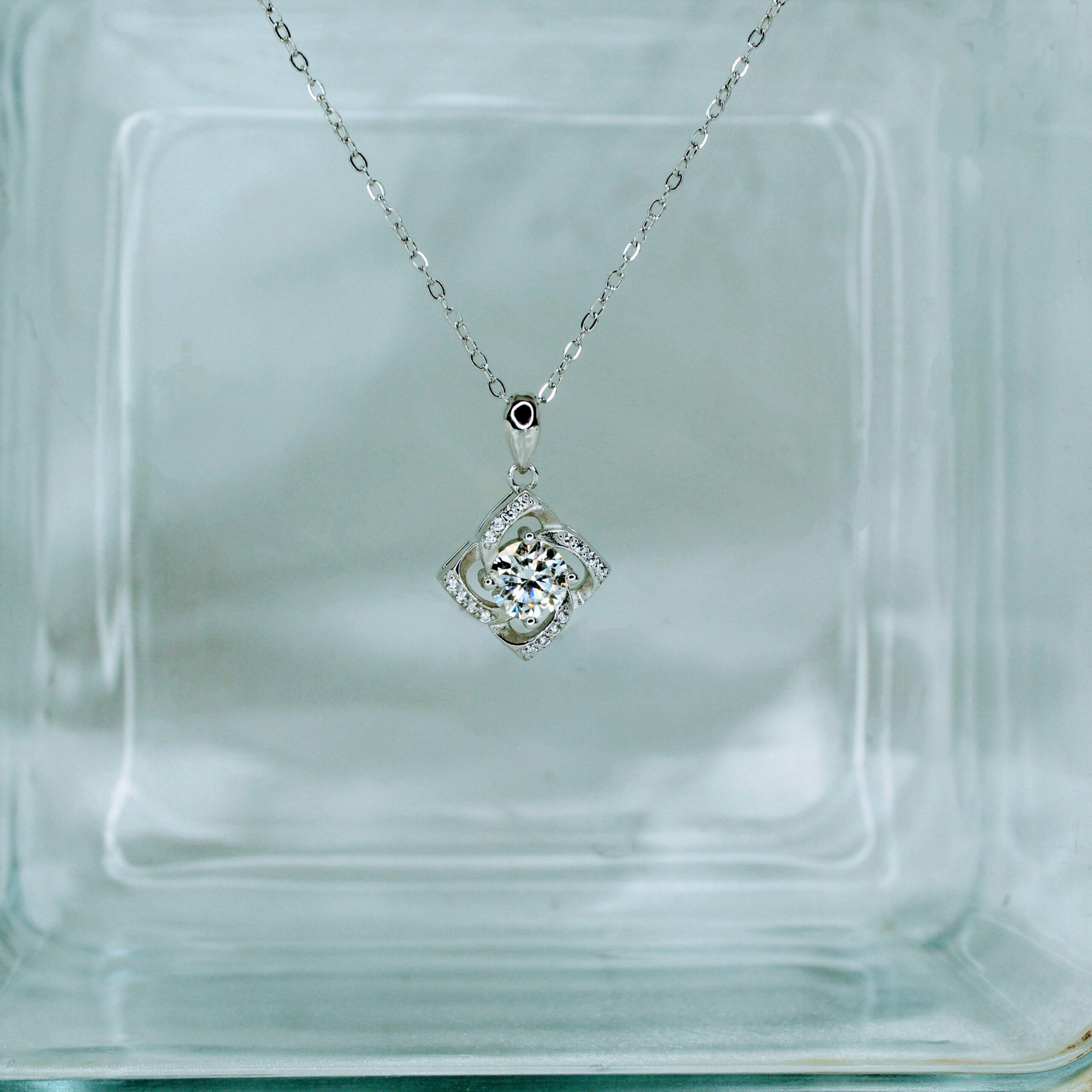Four Leaf Clover, Moissanite diamond Pendant- MSX008