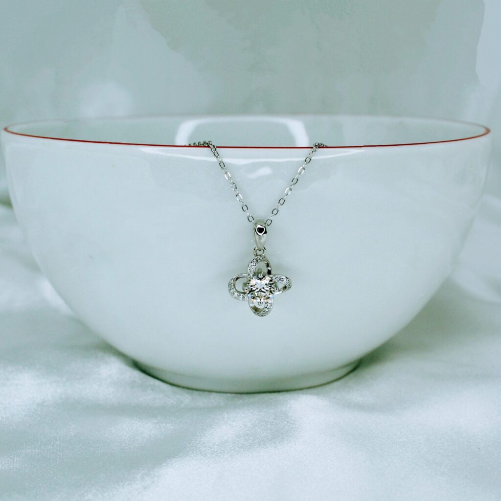 Clover, Moissanite diamond Pendant