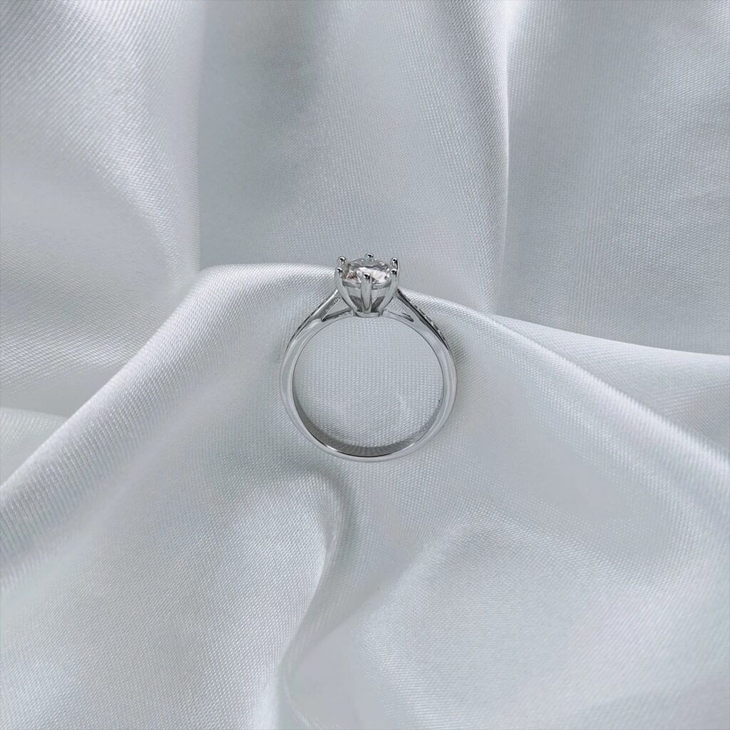 Twisted Aura, Moissanite diamond Rings