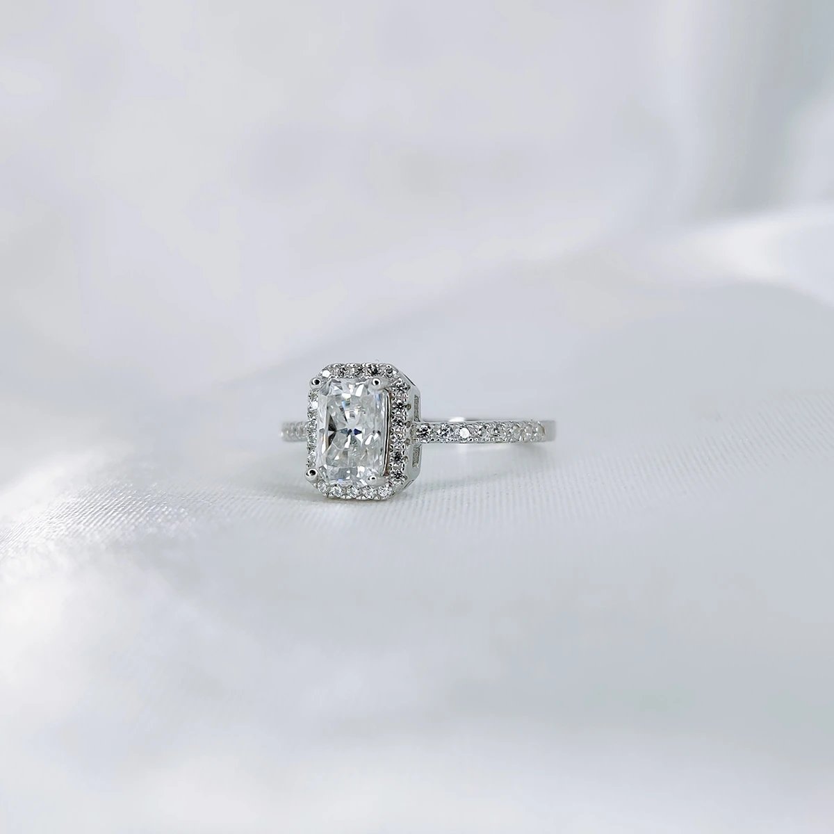Luxury Radiant, Moissanite diamond Rings - VIZR024