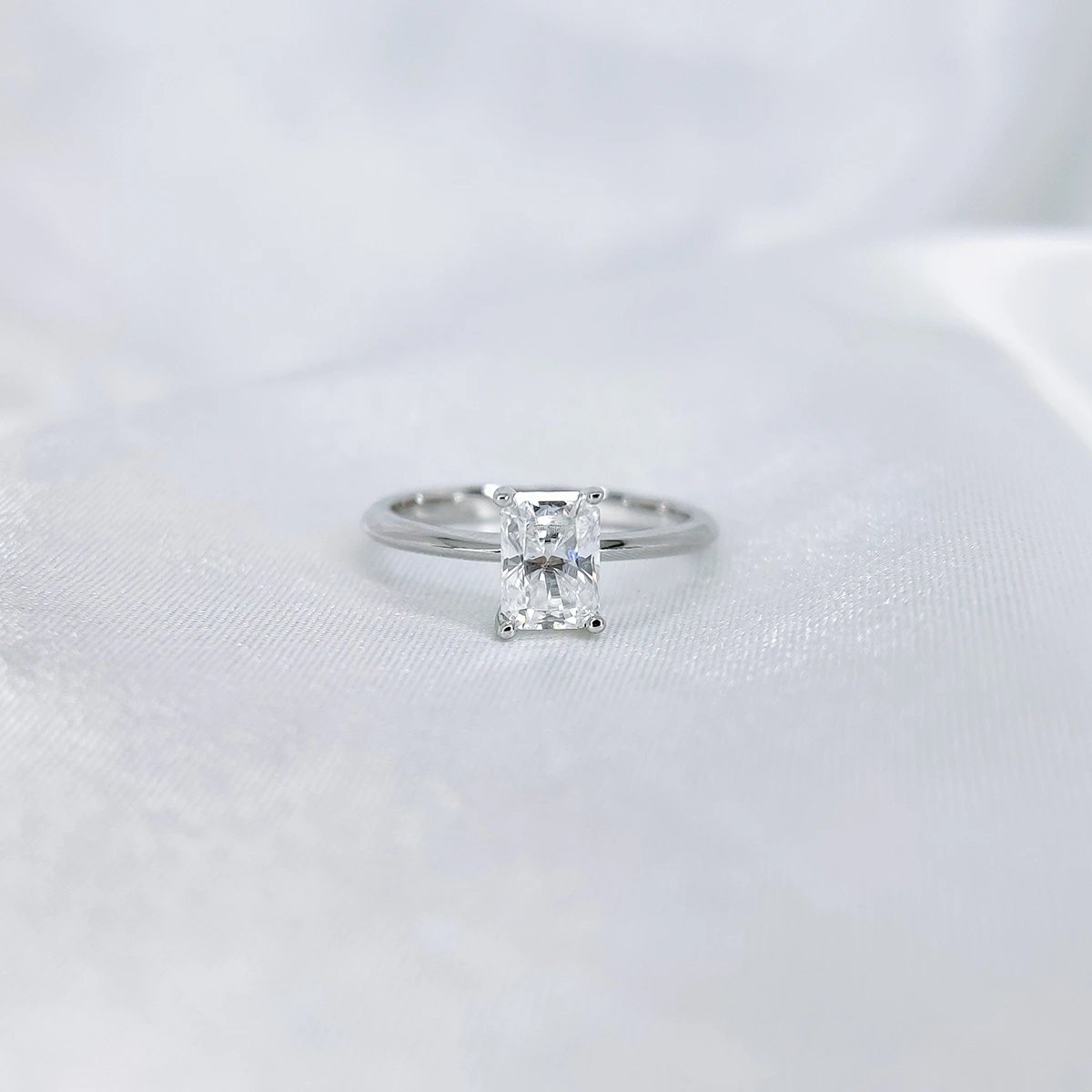 Radiant Cut, Moissanite diamond Rings - VIZR022
