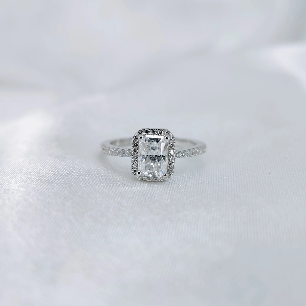 Luxury Radiant, Moissanite diamond Rings - VIZR024