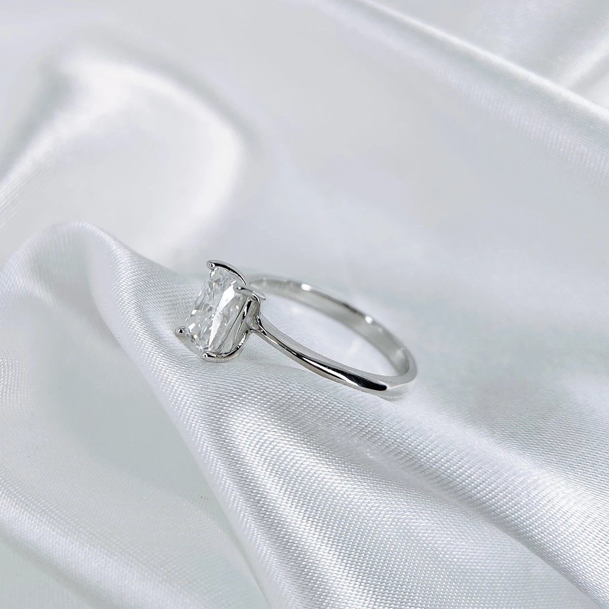 Radiant Cut, Moissanite diamond Rings - VIZR022
