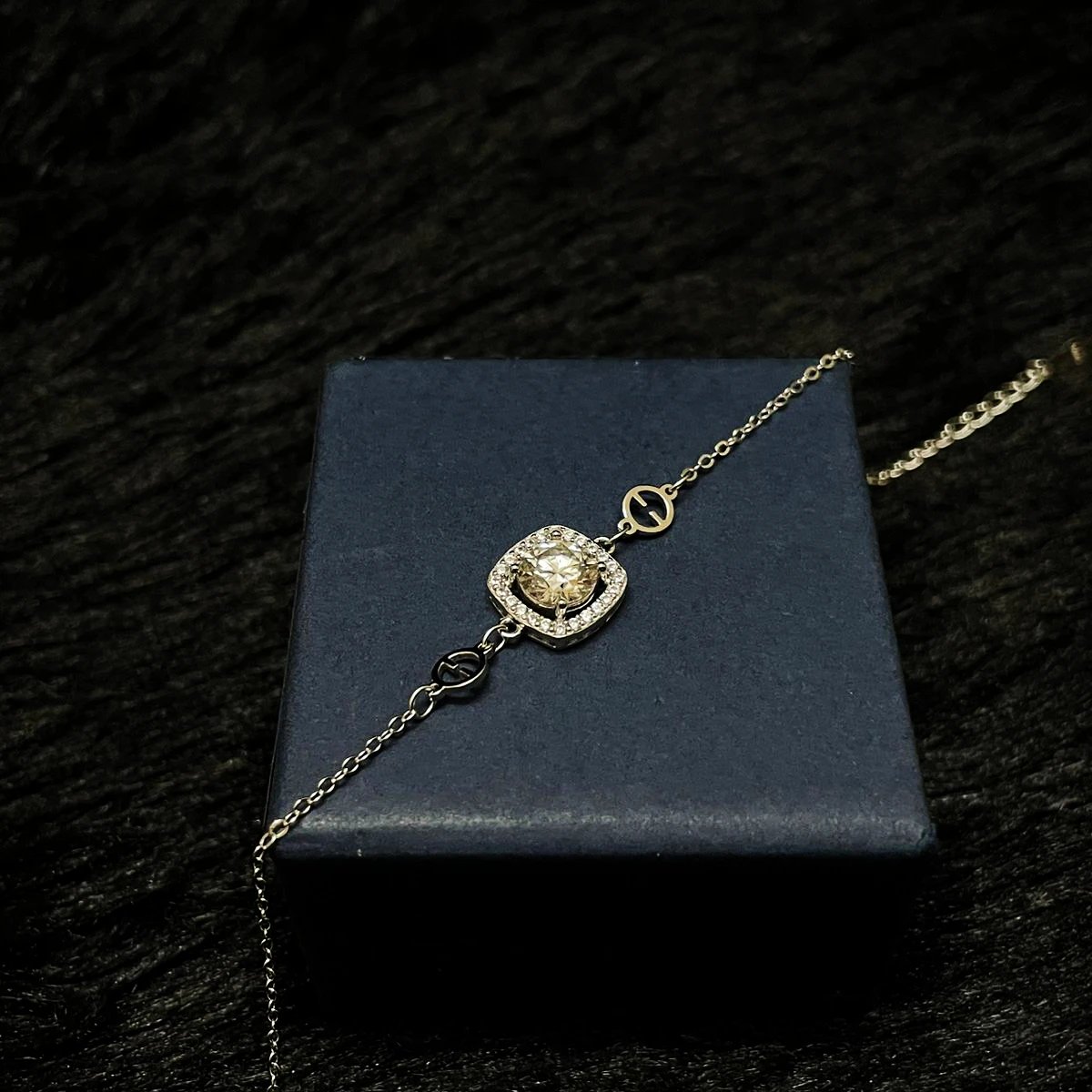 Luxury Square, Moissanite Diamond Bracele - RIVB003