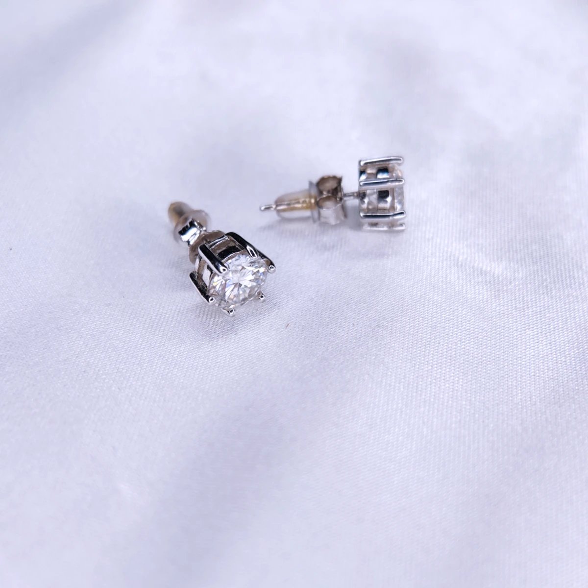 Single stone Stud Small, Moissanite simple earrings - VIZE060S