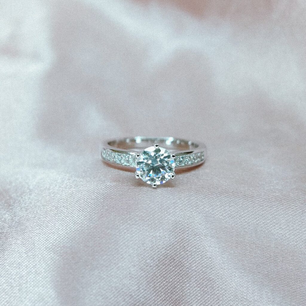 Side Accent Solitaire Diamond Ring, Moissanite diamond Ring