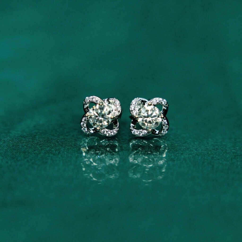 Four leaf Clover, Moissanite simple earrings