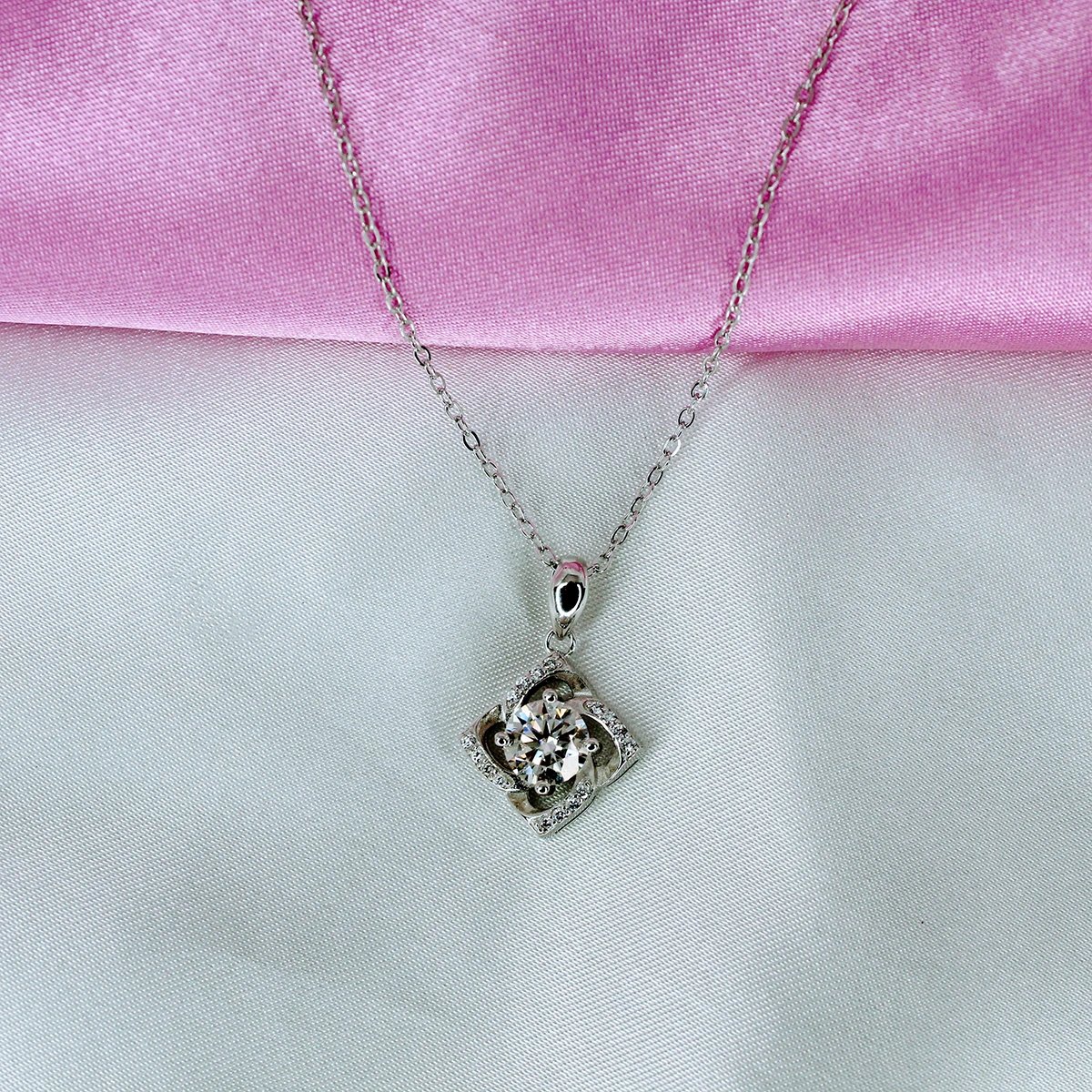 Four Leaf Clover, Moissanite diamond Pendant- MSX008