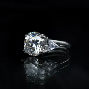 5ct Triangle accent Solitaire, Moissanite Diamond Ring - Image 3