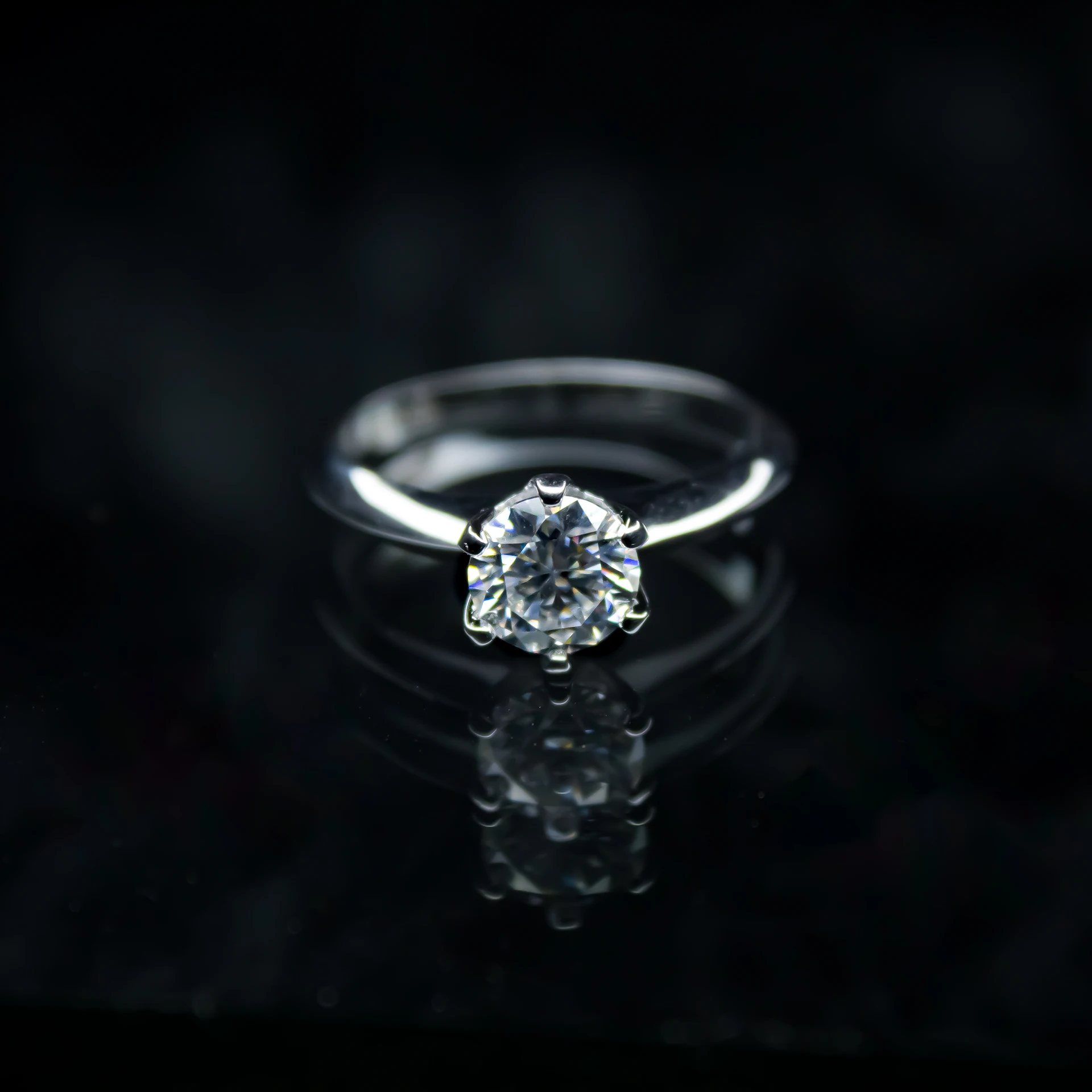 2CT Solitaire, Moissanite diamond Ring - Image 1