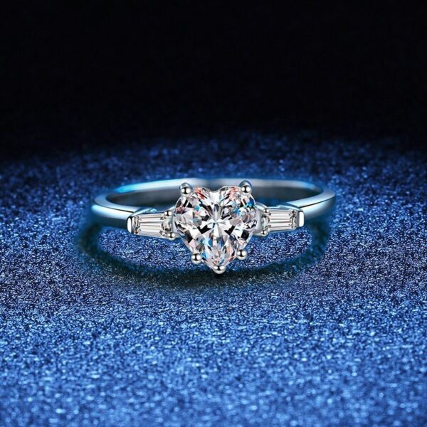 Majestic Heart, Moissanite diamond Rings